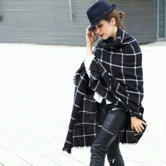 Zara Accessories - Zara Blanket Scarf